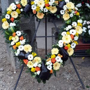 "A Szív Dobogása" - Pasztell Színű Virágokkal Díszített Görög Koszorú
