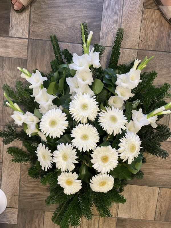 Fehér gerbera és kardvirágok