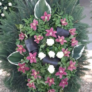 Egyensúly Szépsége - Álló Koszorú Rózsaszín Orchideákkal és Fehér Rózsákkal