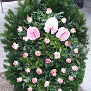 Pink Elegancia - Álló Koszorú Pink Flamingóvirágokkal és Pink Rózsákkal