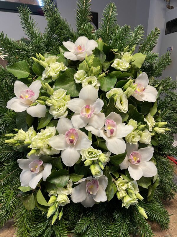 Fehér Könnyek - Fehér Liziantuszok és Orchideák Álló Koszorúja