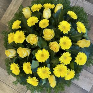 Sárga Sugárzás - Sárga Rózsa és Sárga Gerbera Fekvő Koszorúja