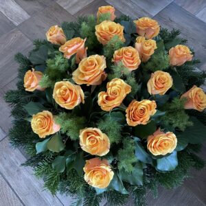Aranysárga Napfény - Narancssárga Rózsák Díszített Fekvő Koszorúj