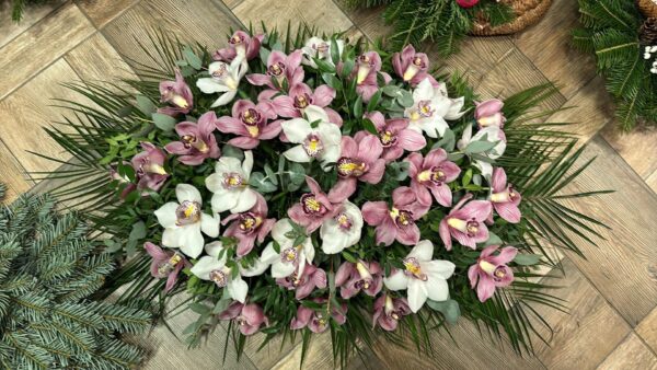 Fehér és Rózsaszín Csodák: Fekvő Koporsódísz Urnadísz - Cymbidium Orchideák