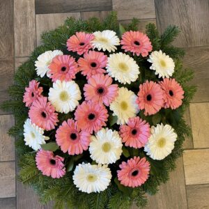 Tündöklő Búcsú - Rózsaszín és Fehér Gerbera Fekvő Koszorúja